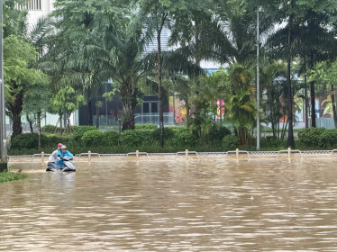 Hà Nội còn 12 điểm ngập