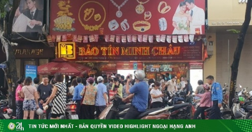 Giá vàng chiều 8/10: Tăng chạm mốc 142,5 triệu đồng/lượng, tiệm vàng chưa mở cửa đã “đuổi bớt” khách