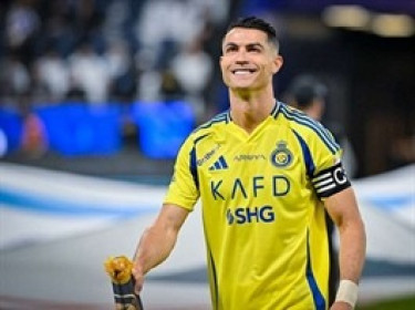 Ronaldo trở thành tỷ phú đô la đầu tiên trong làng bóng đá