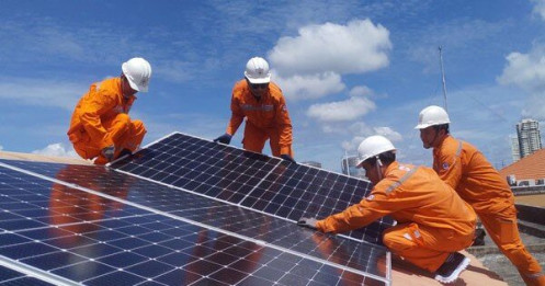 Đề xuất hỗ trợ tới 3 triệu đồng, vay ưu đãi 8,4%/năm cho hộ dân lắp điện mặt trời mái nhà