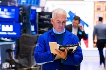 Phố Wall lùi nhẹ