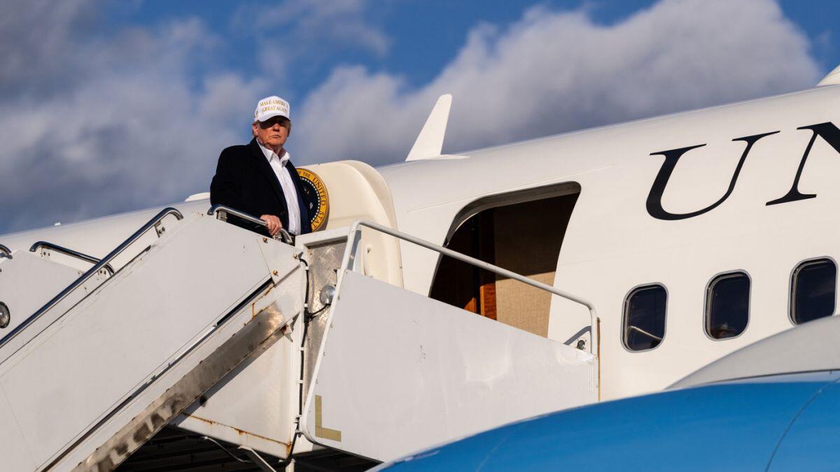 Nhà Trắng muốn cấm máy bay Trung Quốc bay qua Nga khi đến Mỹ