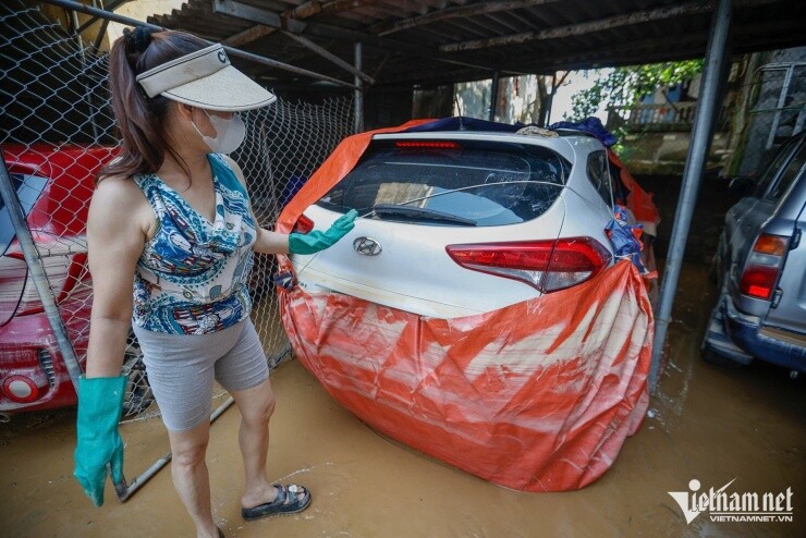 Loạt ô tô 'tan nát' sau khi nổi lên từ bùn lầy ở Thái Nguyên