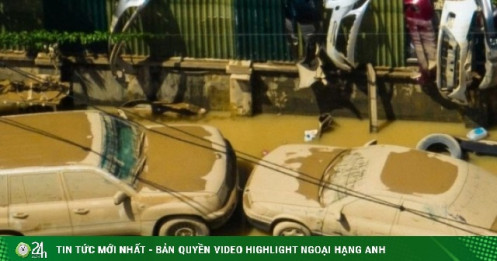 Loạt ô tô 'tan nát' sau khi nổi lên từ bùn lầy ở Thái Nguyên