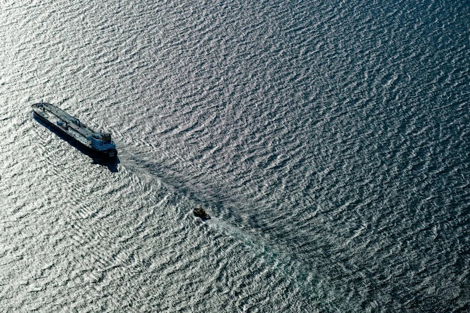 Giá dầu cắm đầu lao dốc trước tín hiệu tích cực ở Gaza và nguồn cung dồi dào