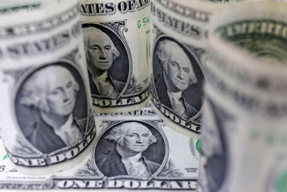 Đồng đô la bất ngờ phục hồi, đe dọa nền kinh tế toàn cầu