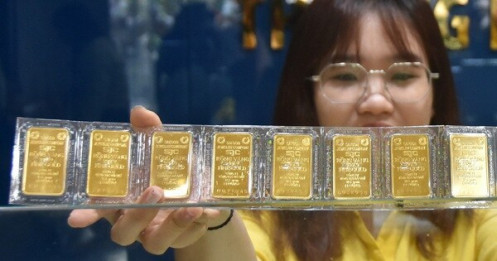 Giá vàng giảm mạnh sau khi xóa độc quyền vàng miếng tại việt nam