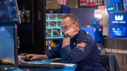 Dow Jones mất gần 900 điểm, S&P 500 giảm mạnh nhất kể từ tháng 4/2025