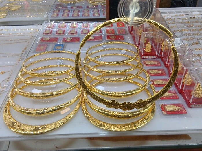 Ngân hàng thương mại nói gì về nhập khẩu và sản xuất vàng?