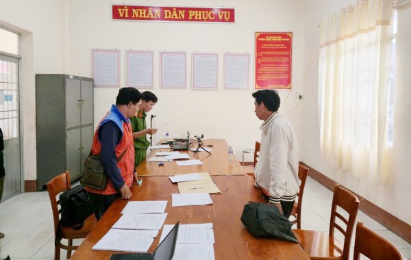 Nhân viên công ty giao hàng thu hộ tiền rồi "đút túi" 438 triệu đồng