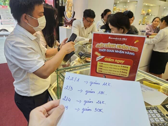 Giá bạc lập kỷ lục, nhiều người vẫn chi cả trăm triệu mua bạc trên giấy