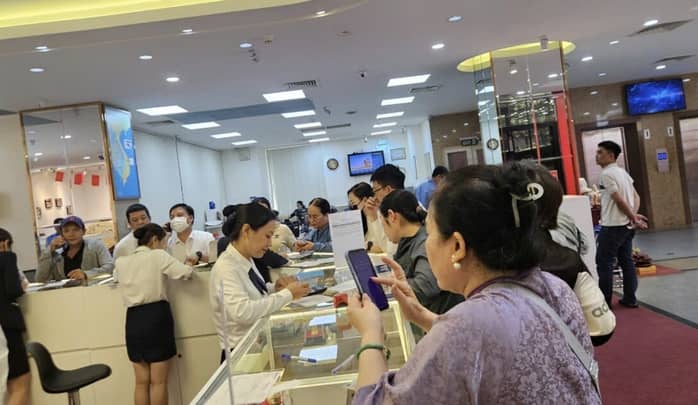 Giá bạc lập kỷ lục, nhiều người vẫn chi cả trăm triệu mua bạc trên giấy