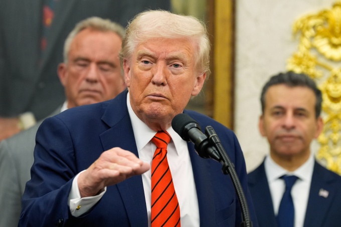 Ông Trump dọa dừng mua một số hàng hóa Trung Quốc