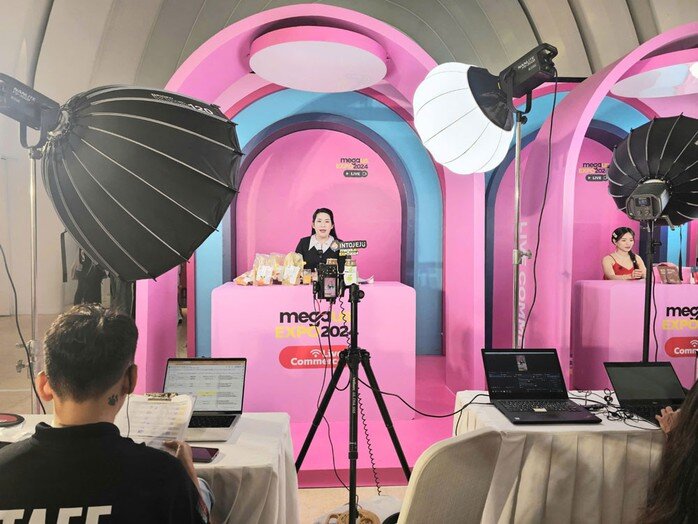 Livestream bán hàng ngày càng bấp bênh