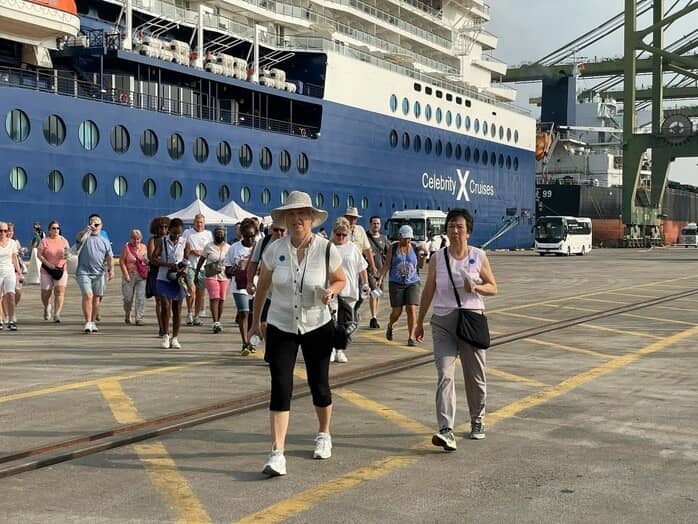 Doanh nghiệp "ngồi trên lửa" khi cảng ở TP HCM ngưng đón khách du lịch tàu biển