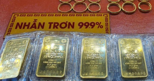 Chiều nay 15-10, giá vàng trên thị trường tự do chạm mốc 164 triệu đồng/lượng