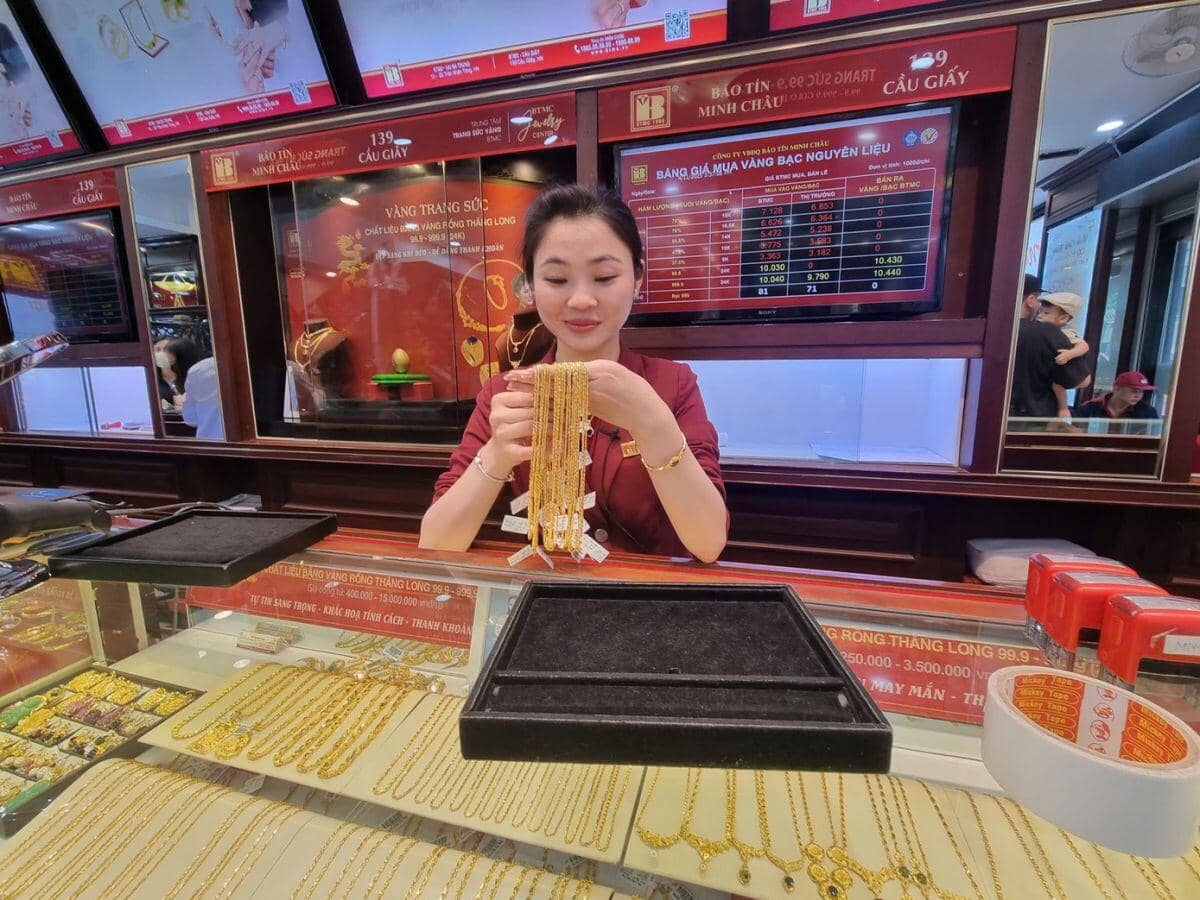Giá vàng 'chợ đen' lên tới 170 triệu đồng/lượng