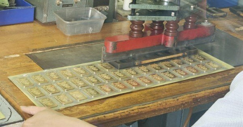 Vì sao Vietcombank, Techcombank không tự sản xuất vàng miếng mà muốn đi thuê gia công?