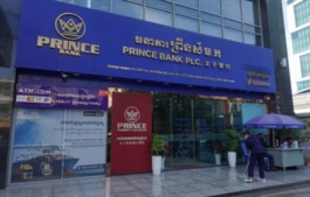 Người dân Campuchia đổ xô rút tiền khỏi ngân hàng của ông trùm Trần Chí