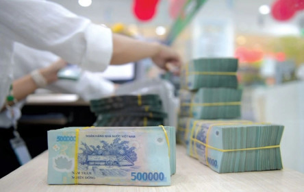 Lý do người dân đổ xô gửi tiền ngân hàng