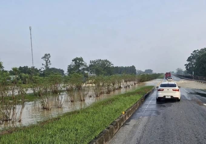 Đường sá hư hỏng, thiệt hại gần 400 tỷ đồng do bão Matmo