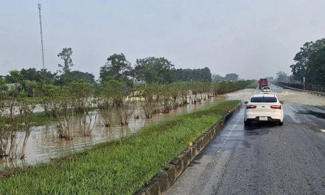 Đường sá hư hỏng, thiệt hại gần 400 tỷ đồng do bão Matmo