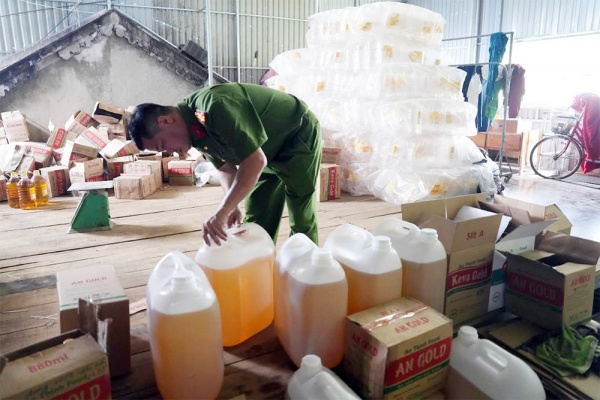 Khởi tố Giám đốc Công ty An Thịnh Food sản xuất, buôn bán dầu ăn giả