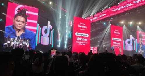 "Chiến thần" Phạm Thoại lên sóng thừa nhận thất bại và rao bán xưởng livestream 1.000 m2