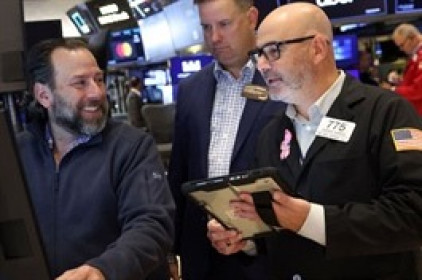 Dow Jones đạt kỷ lục mới, tiến sát mốc 47,000 điểm