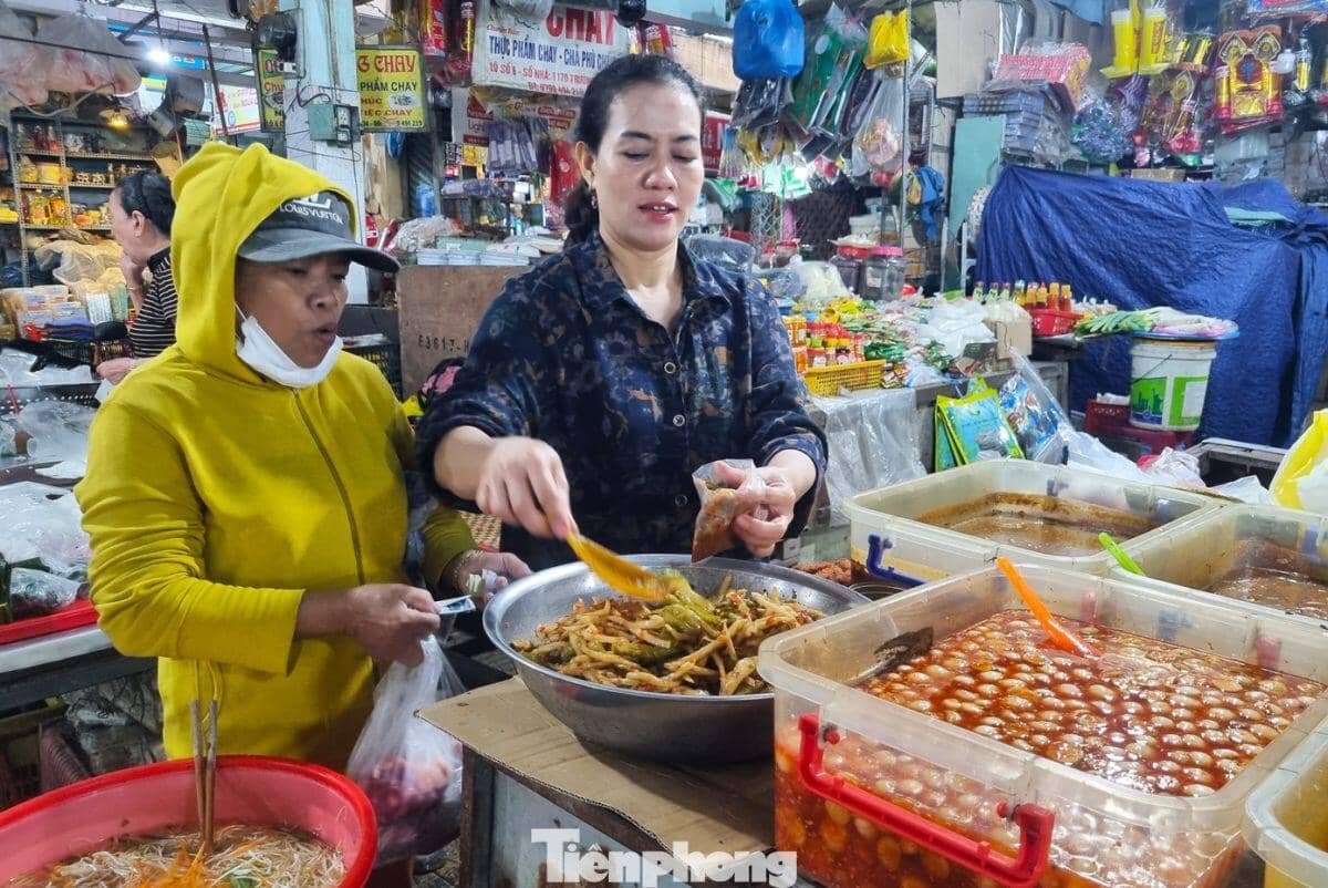 Đà Nẵng bác bỏ thông tin nghỉ làm, đóng cửa chợ tránh bão