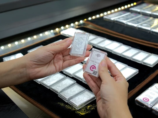 Có nên vay tiền đầu tư bạc?