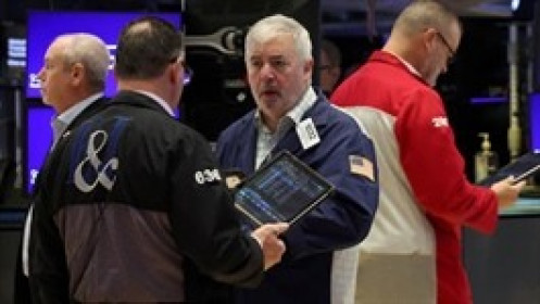 Dow Jones giảm hơn 300 điểm do lo ngại về căng thẳng thương mại Mỹ - Trung