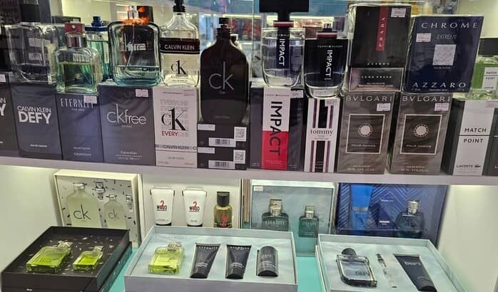 Trước vụ thu giữ gần 20.000 chai nước hoa giả, đường dây “hô biến” hàng hiệu nào đã bị phanh phui?