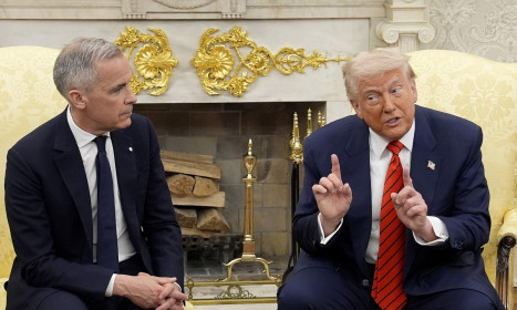 Ông Trump tăng thuế thêm 10% với hàng hóa Canada