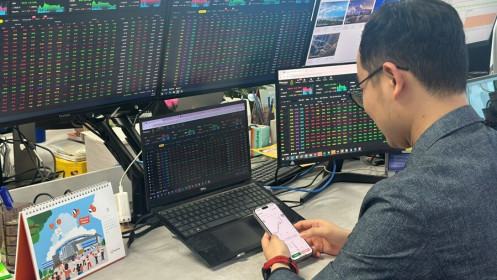 VN-Index kiểm định lại ngưỡng 1.700 điểm?