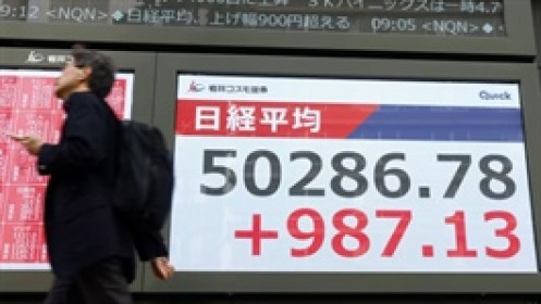 Chứng khoán toàn cầu bùng nổ, riêng Việt Nam ngược dòng