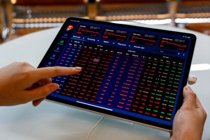 VN-Index giảm hơn 30 điểm
