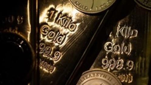 Vàng thế giới rớt mốc 4,000 USD/oz khi căng thẳng thương mại Mỹ - Trung hạ nhiệt