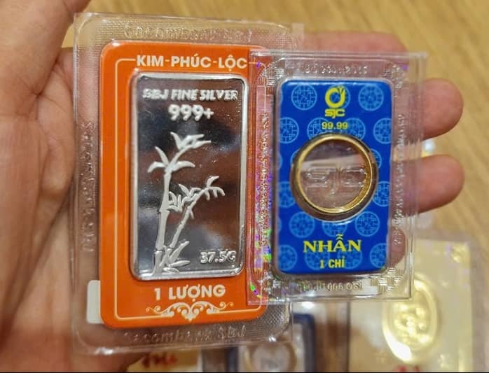 Giá bạc giảm rất sâu, nhiều người vỡ mộng
