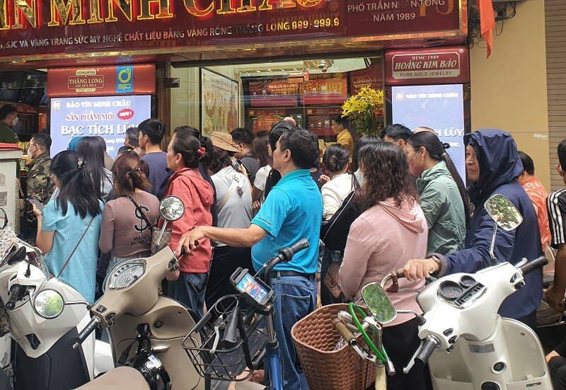 Giá vàng chiều 29/10: Bất ngờ đảo chiều, cửa hàng vàng ra thông báo mới khiến nhiều người đứng ngồi không yên