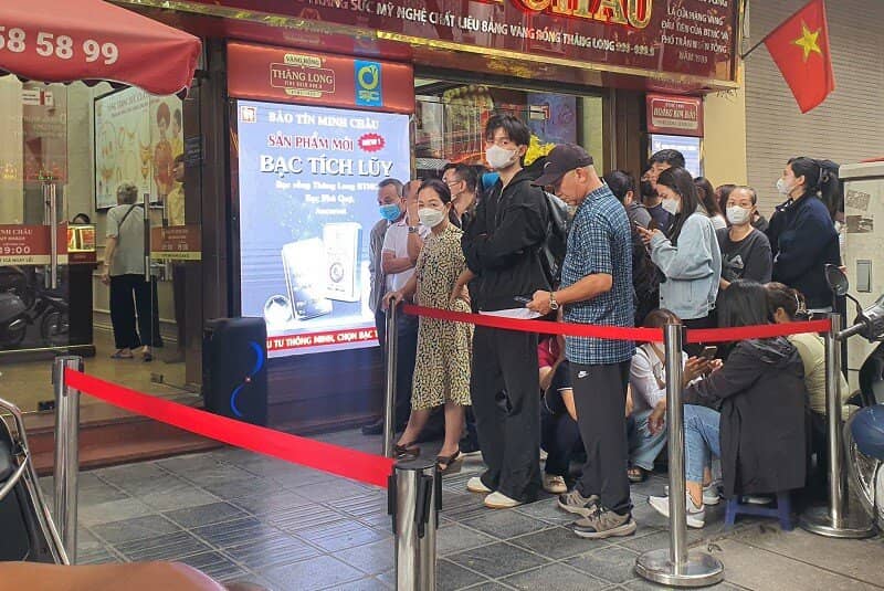 Giá vàng chiều 29/10: Bất ngờ đảo chiều, cửa hàng vàng ra thông báo mới khiến nhiều người đứng ngồi không yên