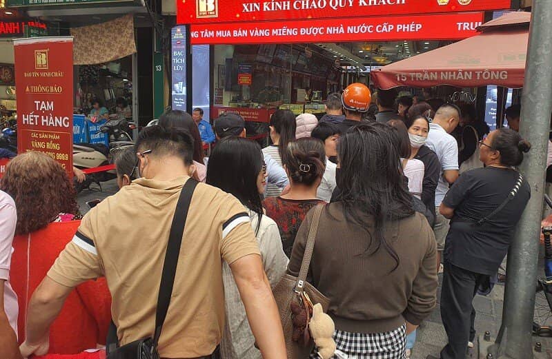 Giá vàng chiều 29/10: Bất ngờ đảo chiều, cửa hàng vàng ra thông báo mới khiến nhiều người đứng ngồi không yên