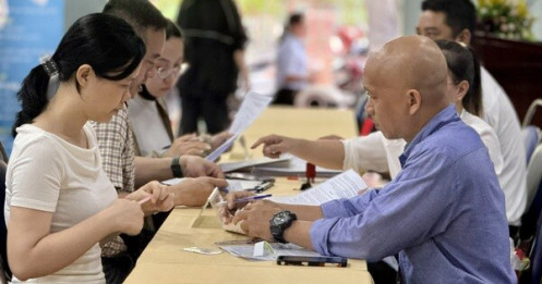 Doanh nghiệp trốn đóng BHTN, sao bắt NLĐ "đóng thay"?