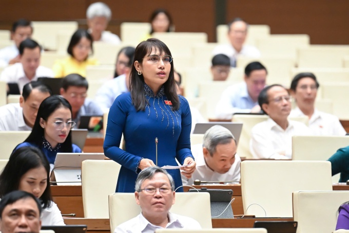 Không nên để người trẻ đắm chìm trong 'tổng tài bá đạo' trên mạng xã hội