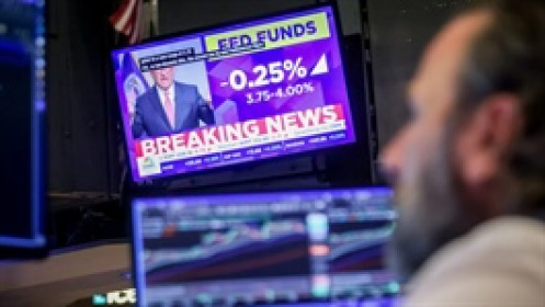 Chủ tịch Fed nói chưa chắc hạ lãi suất vào tháng 12