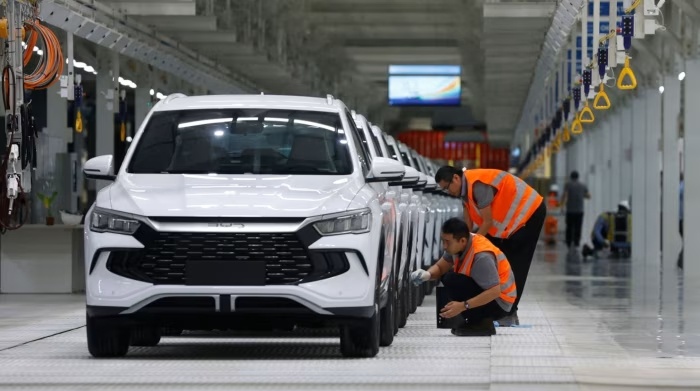 BYD tăng tốc “xuất ngoại” khi lợi nhuận quý 3 giảm 33%, cổ phiếu giảm 30%