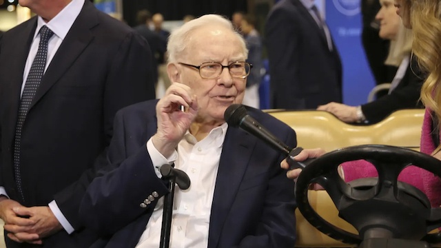 Công ty của Warren Buffett báo lãi hoạt động tăng 34%, giữ tiền mặt kỷ lục 381 tỷ USD