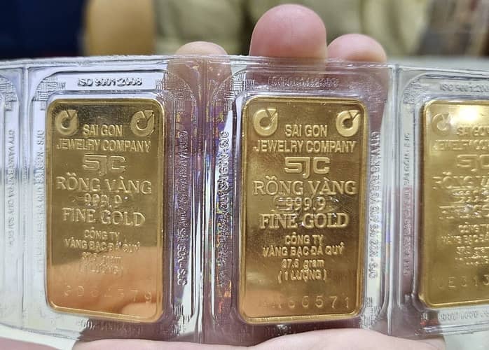 Tối 1-11, giá vàng miếng SJC trên thị trường tự do tiếp tục lao dốc