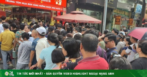 Giá vàng đảo chiều bất ngờ, nhiều người vét sạch két mua vàng, chưa nhận được hàng đã lỗ nặng