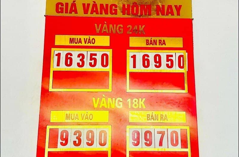 Giá vàng liên tục giảm sâu, người mua bỏ cọc hàng trăm triệu đồng, không thèm lấy hàng vì thua lỗ